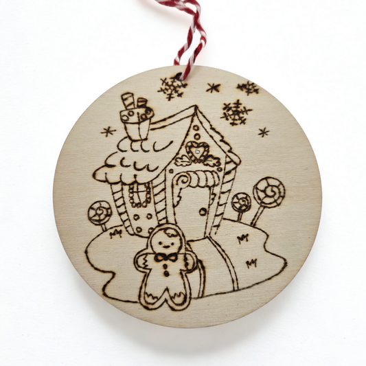 Palla di Natale pirografata “Omino e Casetta di Zenzero” | Incisi a Fuoco